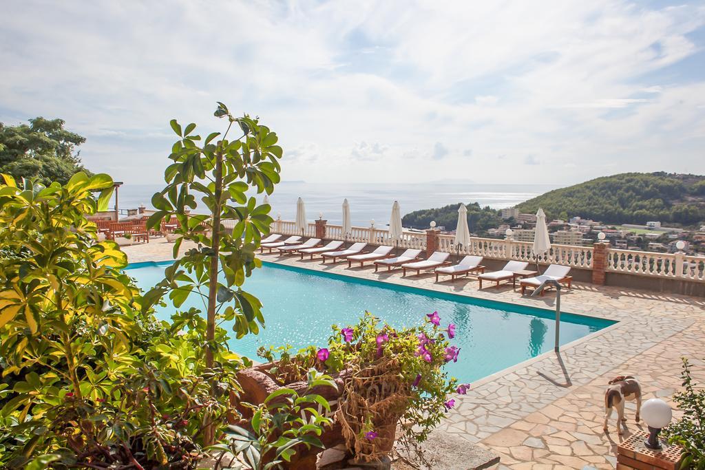 Apart-Hotel Llazari Himare Exterior foto