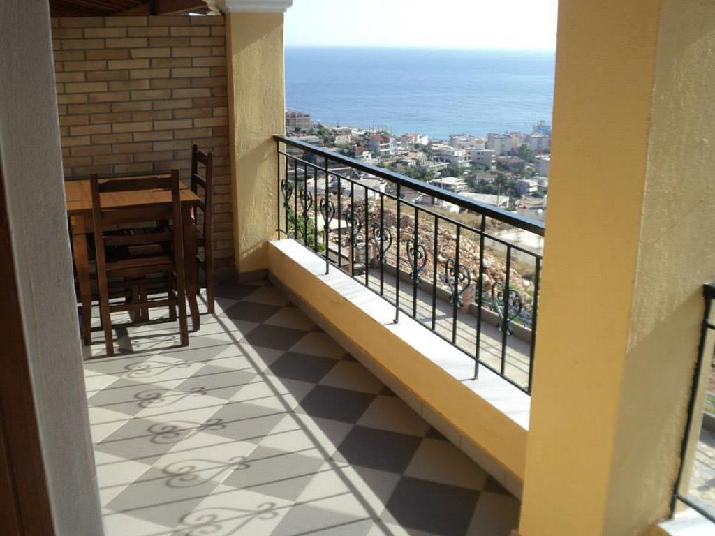 Apart-Hotel Llazari Himare Quarto foto